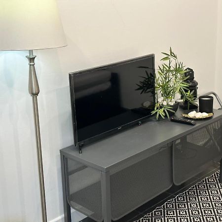 Modern Flat In Central Egham By Windsor Castle, Staines-Upon-Thames And Heathrow Airport المظهر الخارجي الصورة