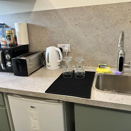 Modern Flat In Central Egham By Windsor Castle, Staines-Upon-Thames And Heathrow Airport المظهر الخارجي الصورة