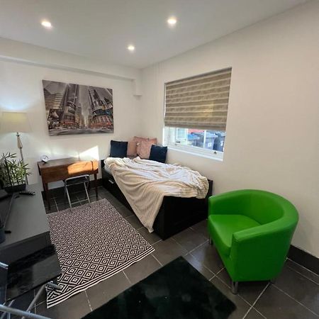 Modern Flat In Central Egham By Windsor Castle, Staines-Upon-Thames And Heathrow Airport المظهر الخارجي الصورة
