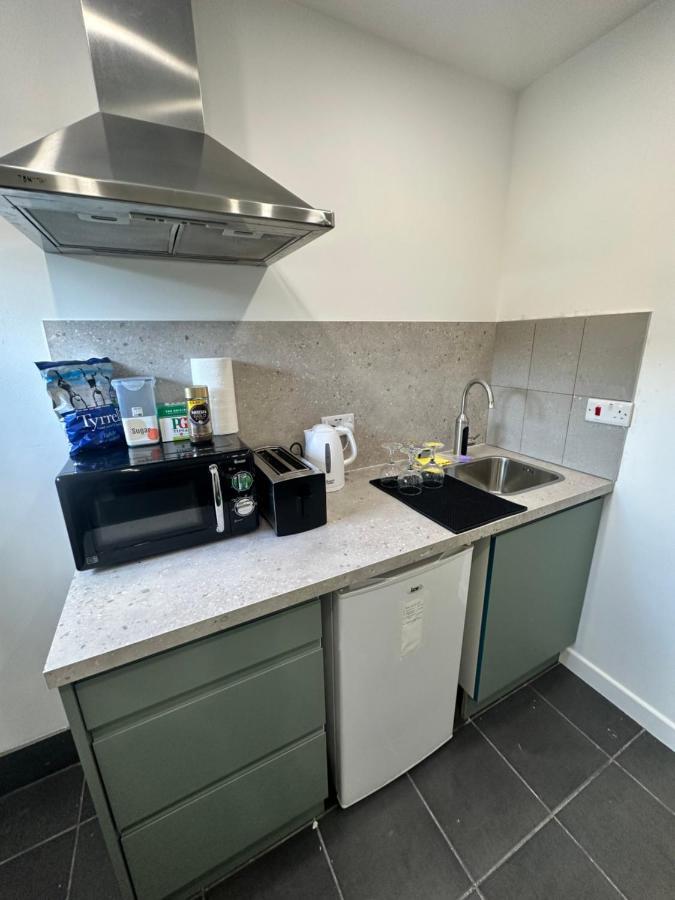 Modern Flat In Central Egham By Windsor Castle, Staines-Upon-Thames And Heathrow Airport المظهر الخارجي الصورة