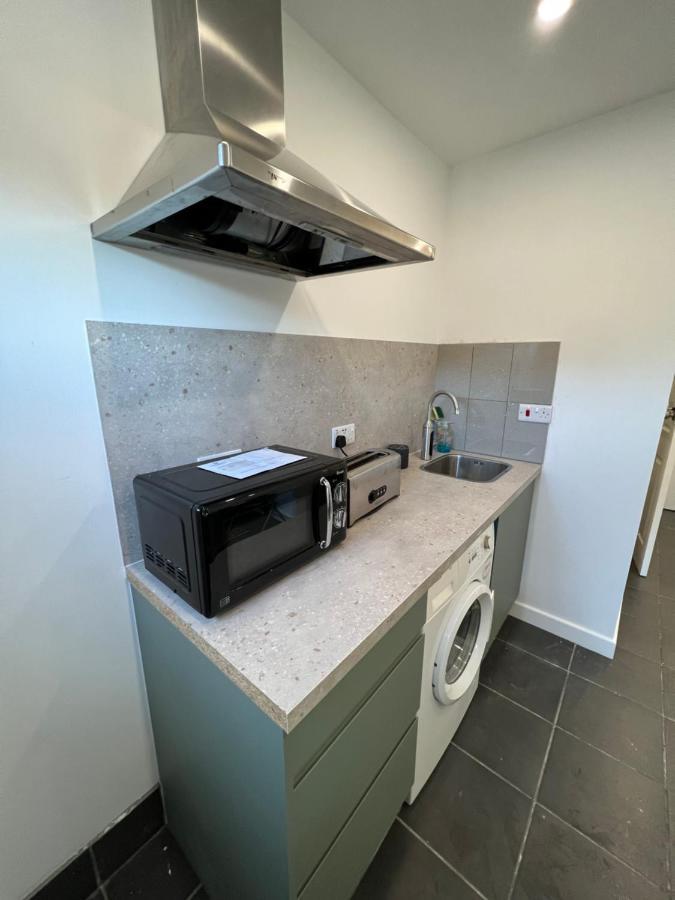 Modern Flat In Central Egham By Windsor Castle, Staines-Upon-Thames And Heathrow Airport المظهر الخارجي الصورة