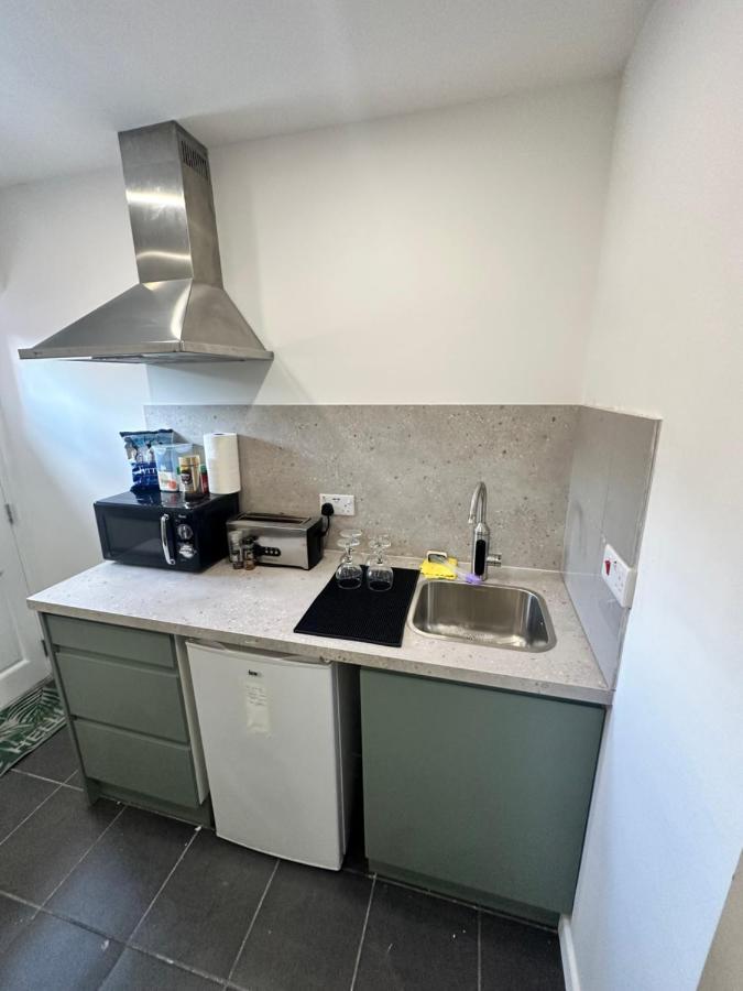 Modern Flat In Central Egham By Windsor Castle, Staines-Upon-Thames And Heathrow Airport المظهر الخارجي الصورة