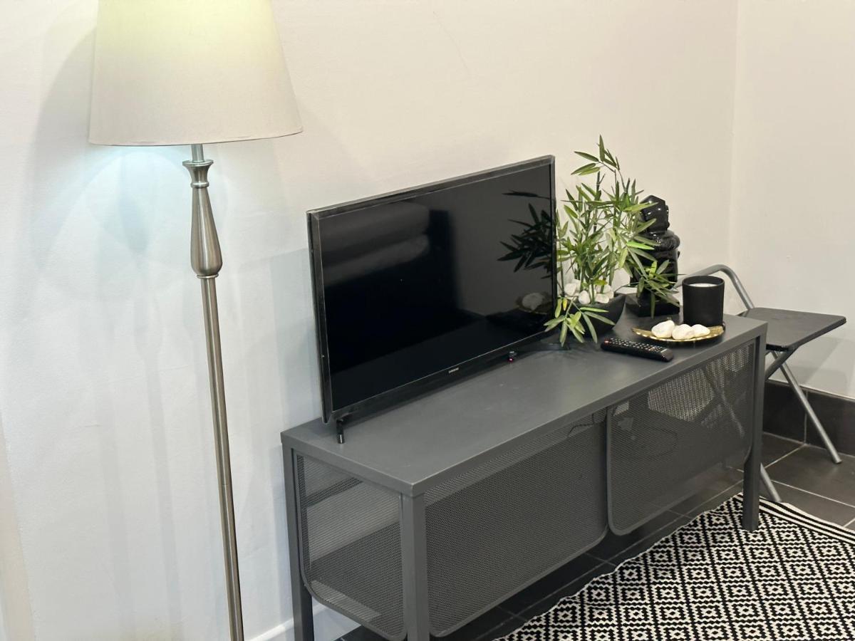 Modern Flat In Central Egham By Windsor Castle, Staines-Upon-Thames And Heathrow Airport المظهر الخارجي الصورة