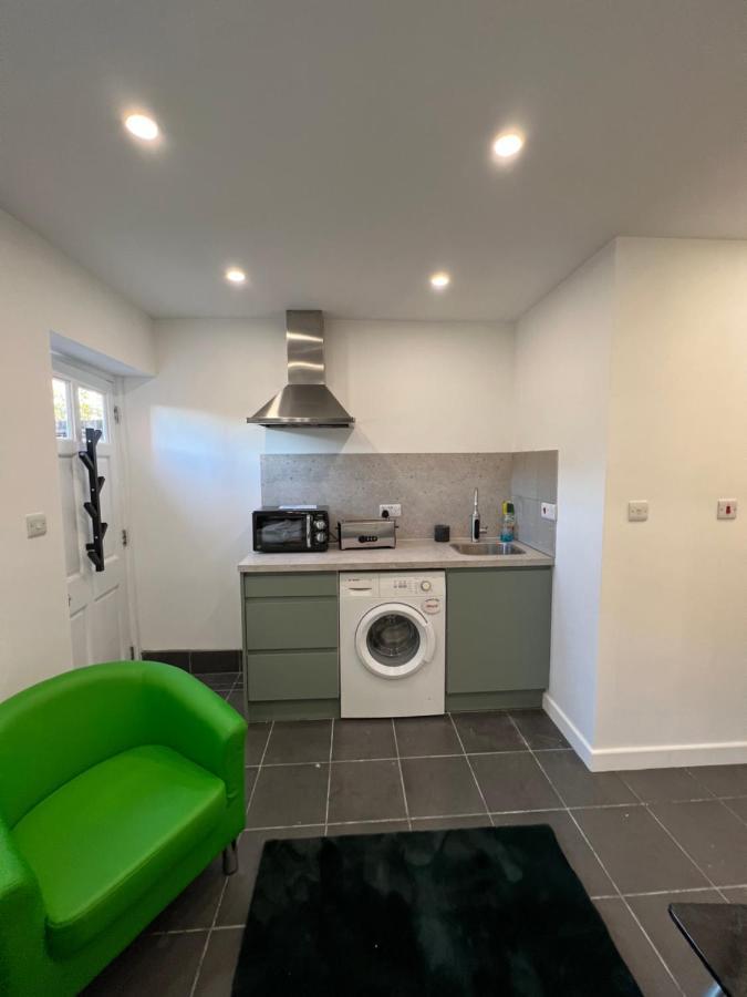 Modern Flat In Central Egham By Windsor Castle, Staines-Upon-Thames And Heathrow Airport المظهر الخارجي الصورة