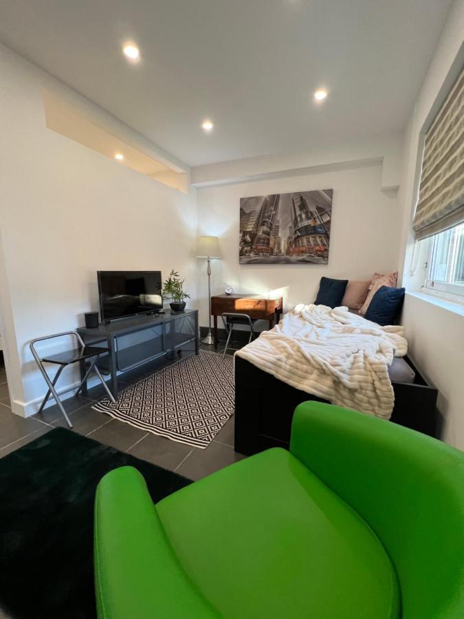Modern Flat In Central Egham By Windsor Castle, Staines-Upon-Thames And Heathrow Airport المظهر الخارجي الصورة